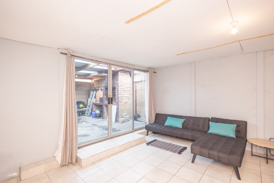 2 Bedroom Property for Sale in Uitsig Western Cape